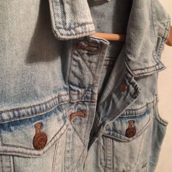 Madewell Denim Vest - Picture 6 of 7